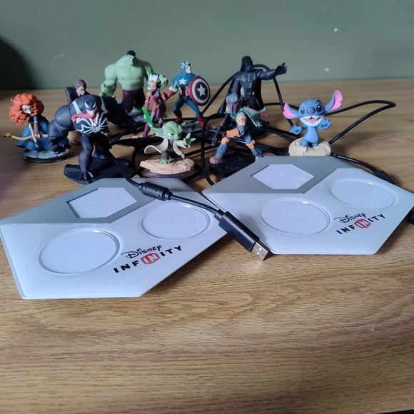 Disney Infinity Game For XBox Characters & Play Platform Only Hulk Venom Stitch - Picture 7 of 8